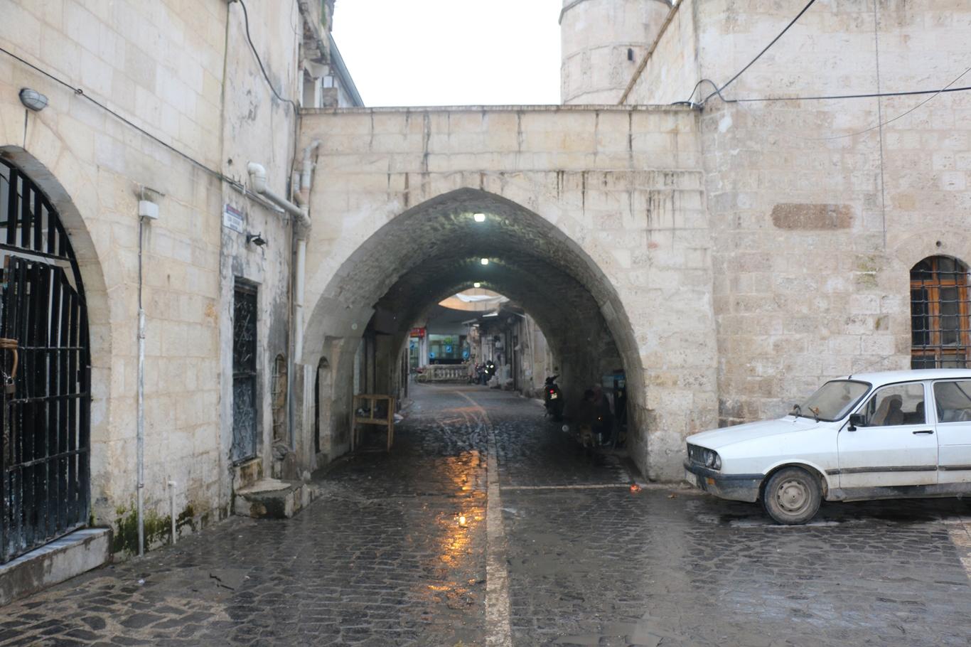 Şanlıurfa'nın dar sokakları 12 bin yıllık tarihe tanıklık ediyor Şanlıurfa'nın dar sokakları 12 bin yıllık tarihe tanıklık ediyor